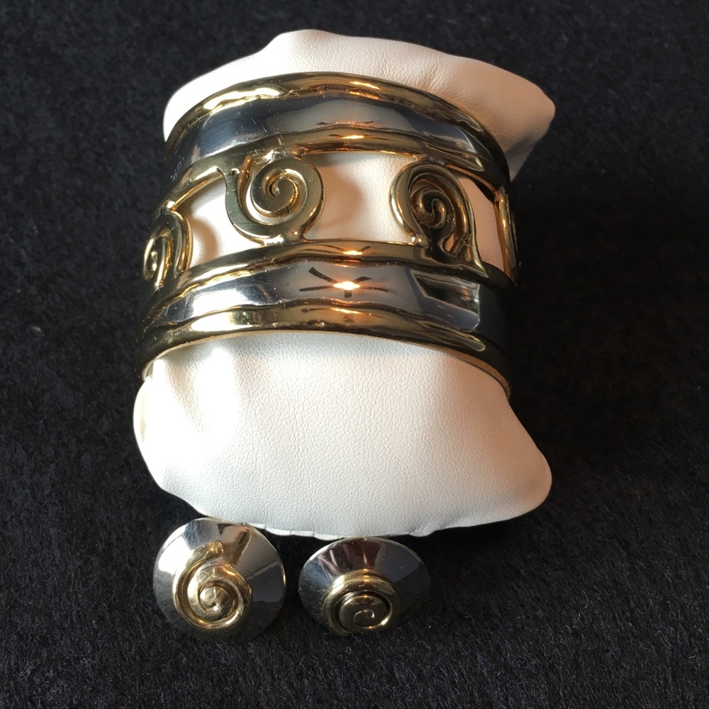 Bracelet and earrings